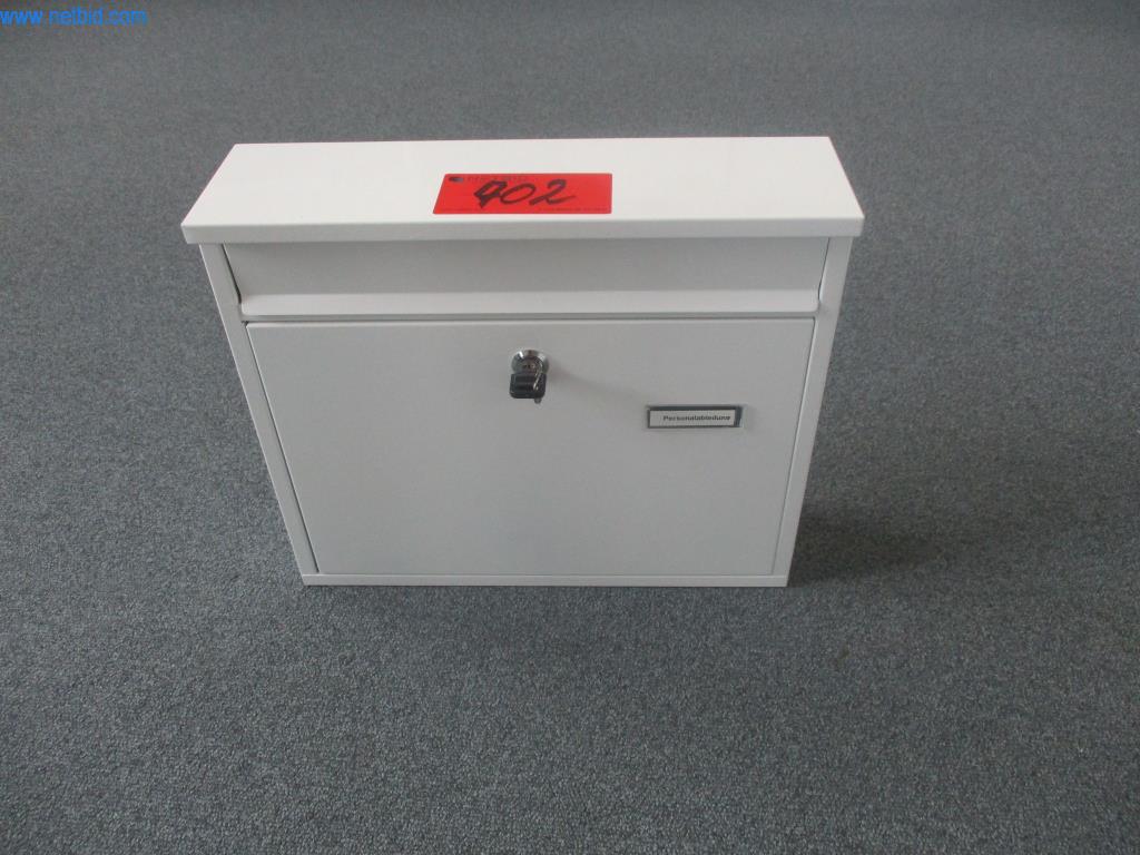 Well-maintained office furniture, IT equipment and 3D glasses (MS Hololens 2) -34