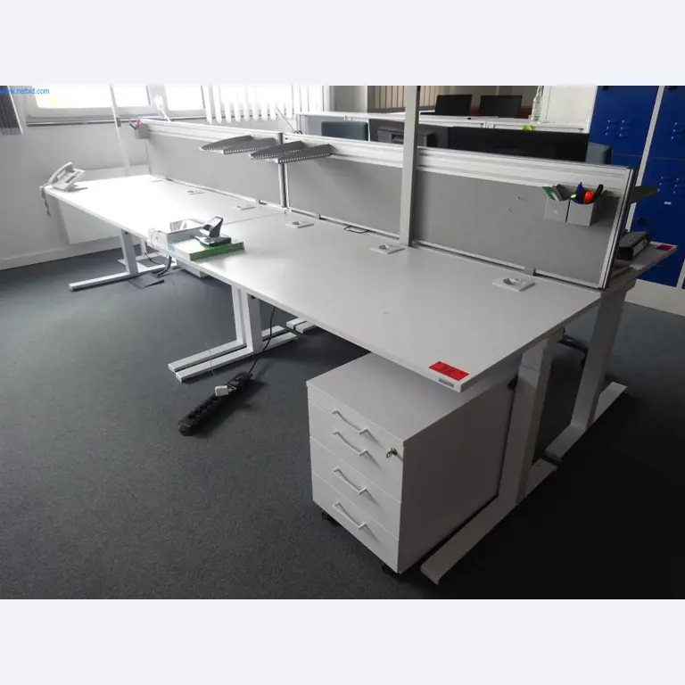 Gepflegte Büromöbel, IT-Ausstattungen und 3D-Brillen (MS Hololens 2) -7