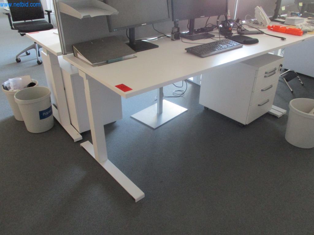 Well-maintained office furniture, IT equipment and 3D glasses (MS Hololens 2) -8