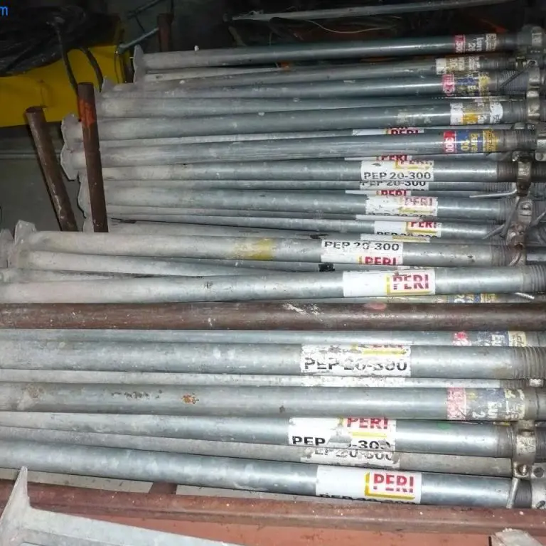 ca. 70 Industrial supports Peri/Doka