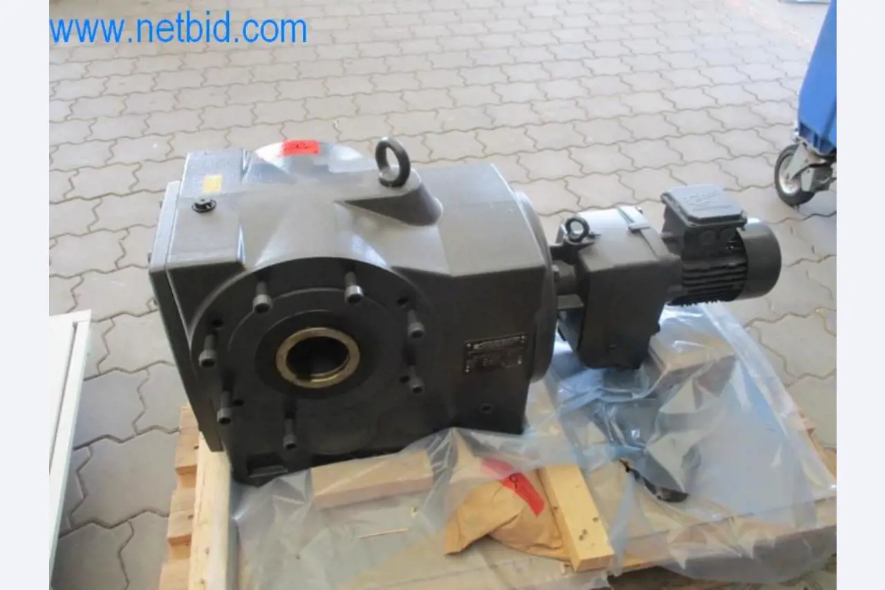 Máquinas, parque automóvel e equipamento operacional-1