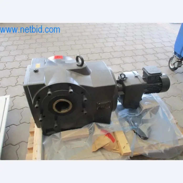 Máquinas, parque automóvel e equipamento operacional-1