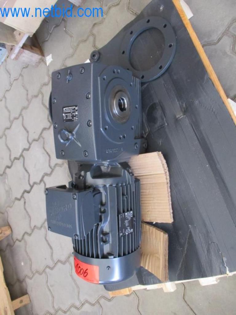 Maquinaria, parque móvil y equipos de explotación-3