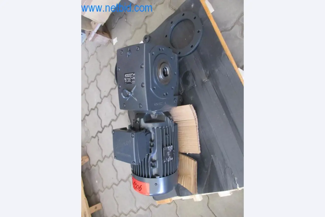 Maquinaria, parque móvil y equipos de explotación-3