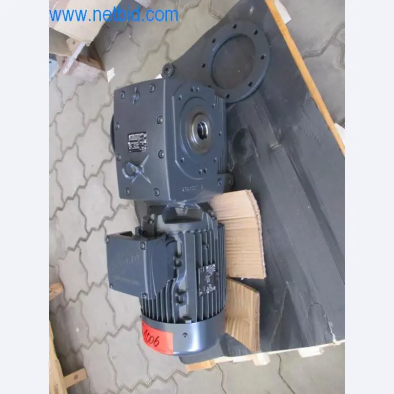 Maquinaria, parque móvil y equipos de explotación-3