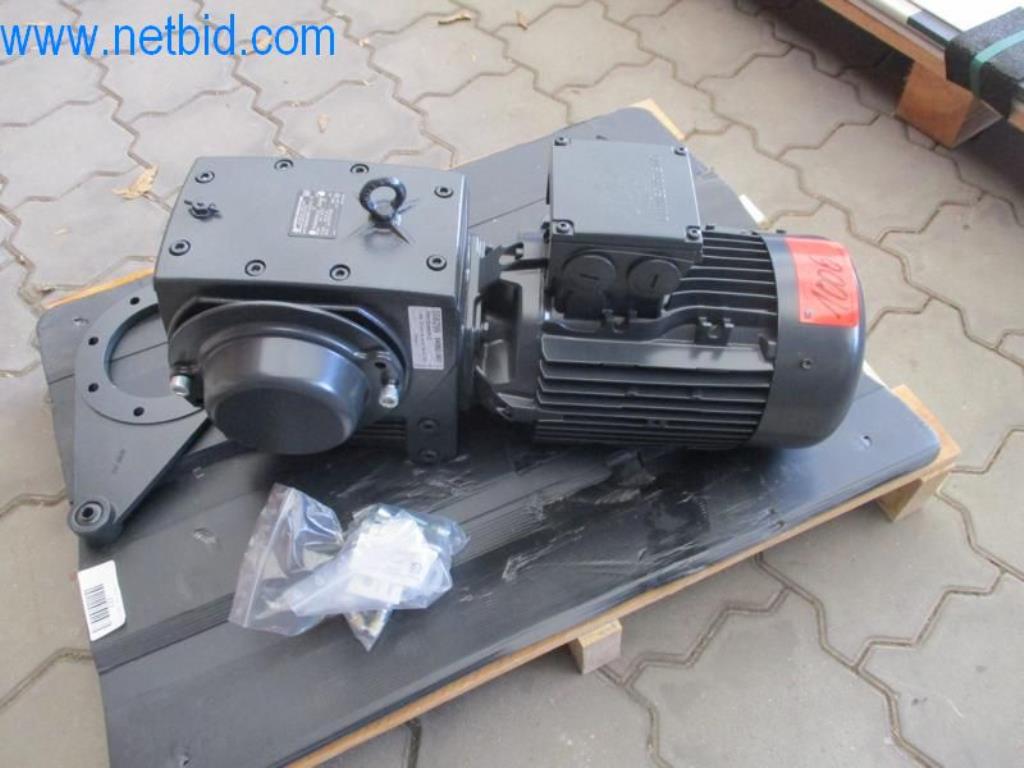 Maquinaria, parque móvil y equipos de explotación-1