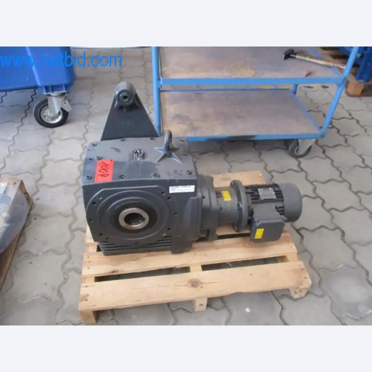 Stroje, vozový park a provozní zařízení-1