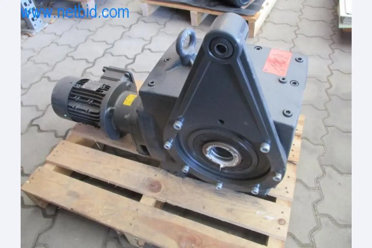 Stroje, vozový park a provozní zařízení-2