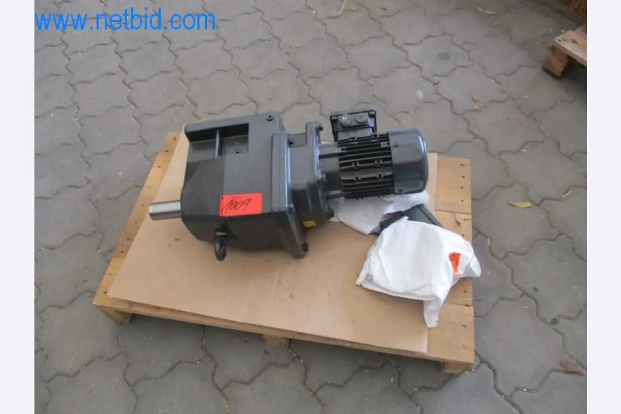 Maquinaria, parque móvil y equipos de explotación-1