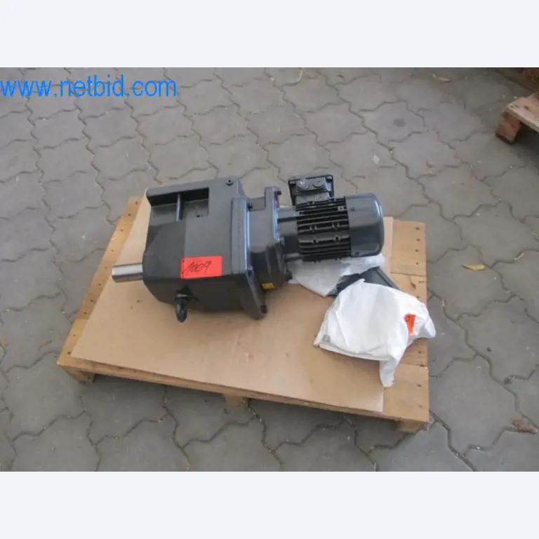 Maquinaria, parque móvil y equipos de explotación-1