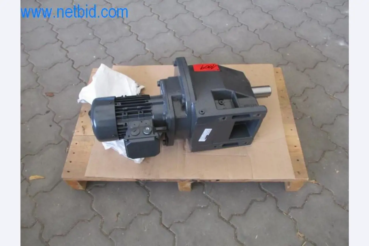 Maquinaria, parque móvil y equipos de explotación-3