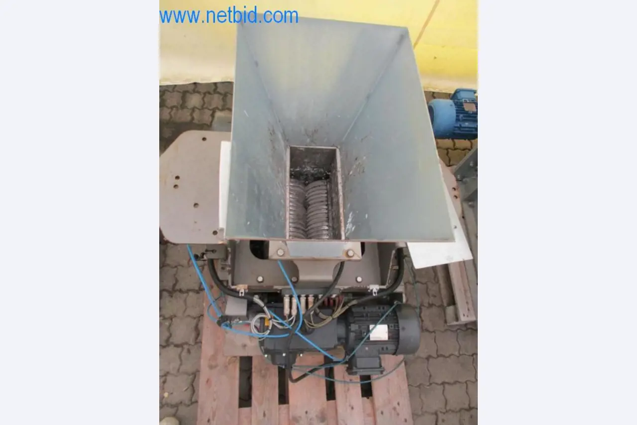 Stroji, vozni park in operativna oprema-2