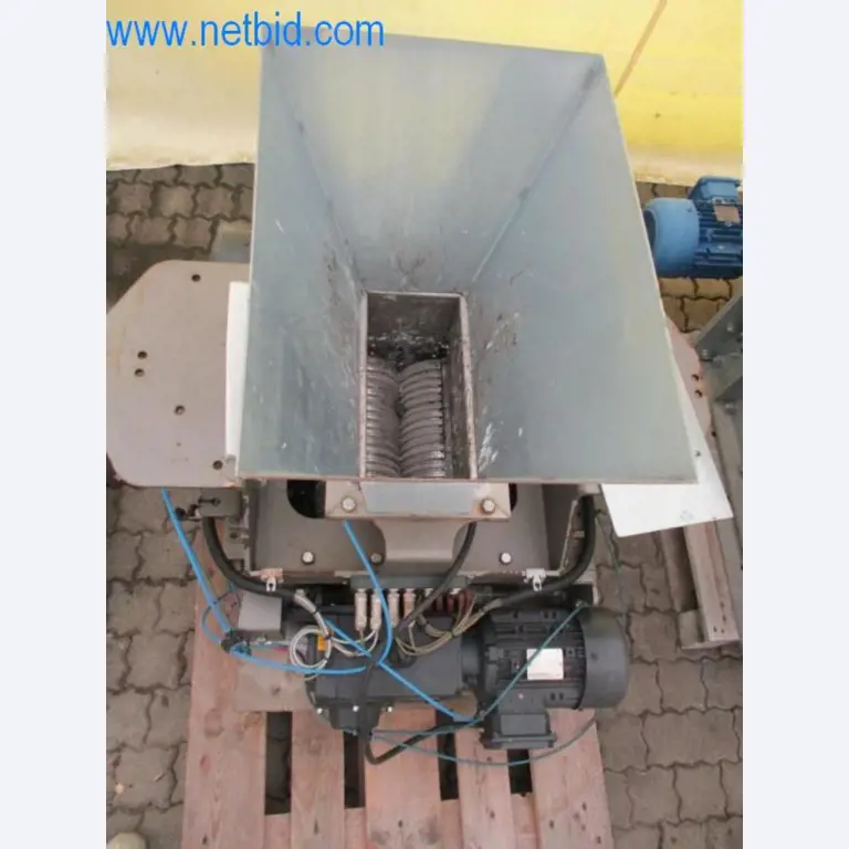 Stroji, vozni park in operativna oprema-2