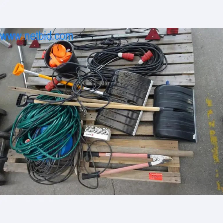 Stroje, vozový park a provozní zařízení-1