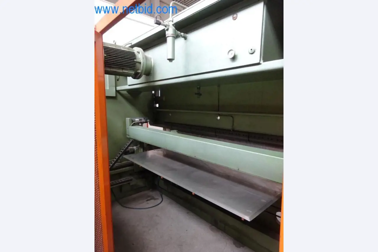 Stroje, vozový park a provozní zařízení-11