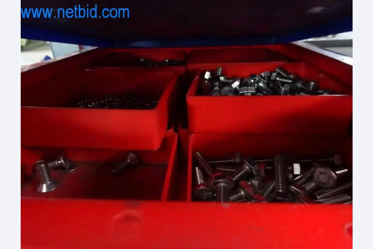 Machines, vehicle fleet and operating equipment-10