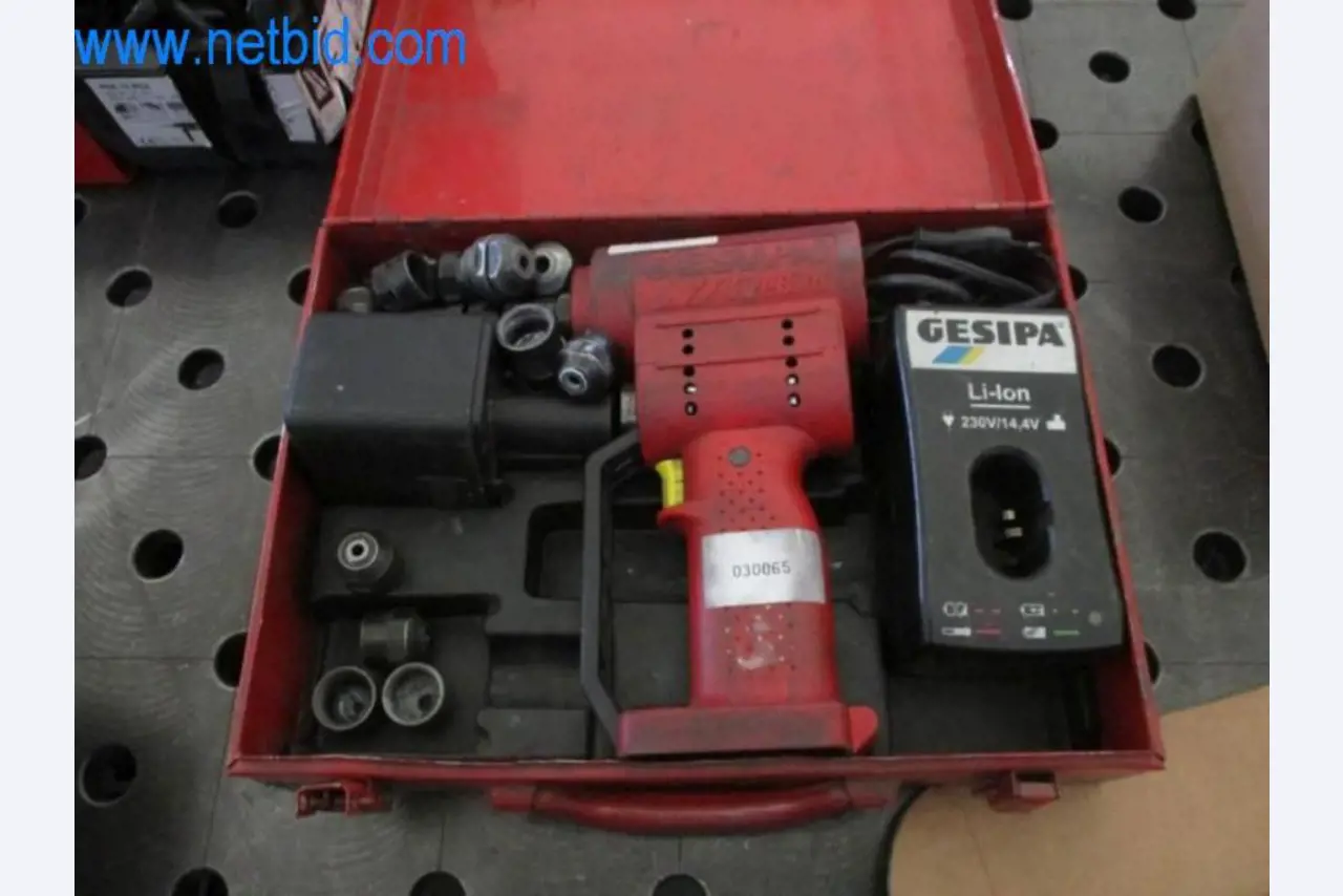 Stroje, vozový park a provozní zařízení-1