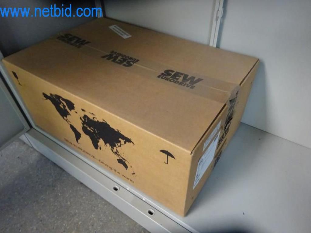 Machines, vehicle fleet and operating equipment-1