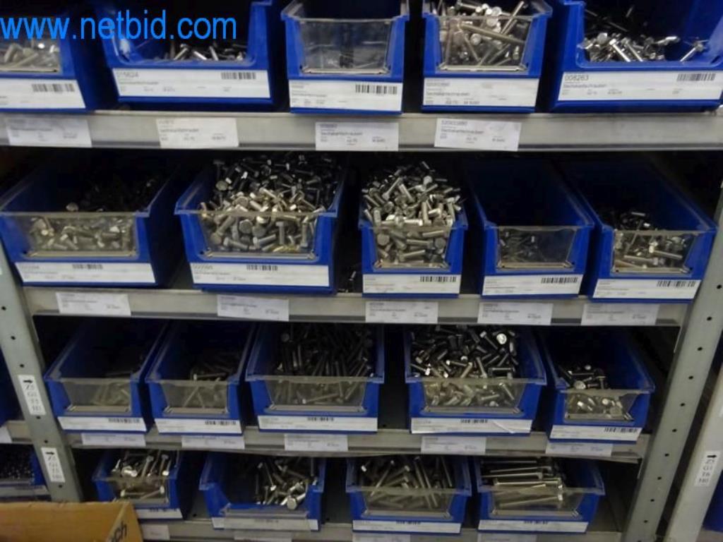 Stroje, vozový park a provozní zařízení-12