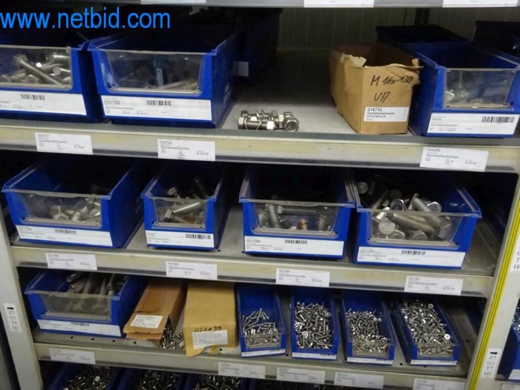 Stroje, vozový park a provozní zařízení-14