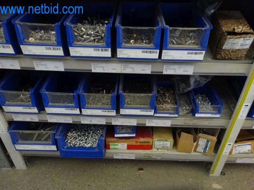 Stroje, vozový park a provozní zařízení-15