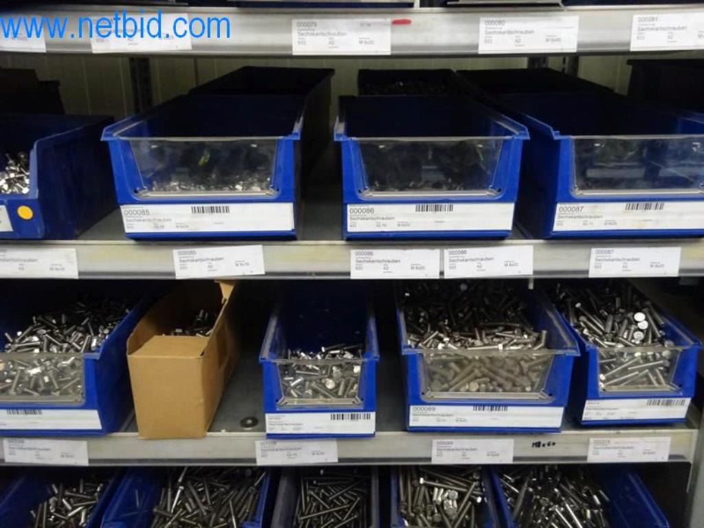 Stroje, vozový park a provozní zařízení-16