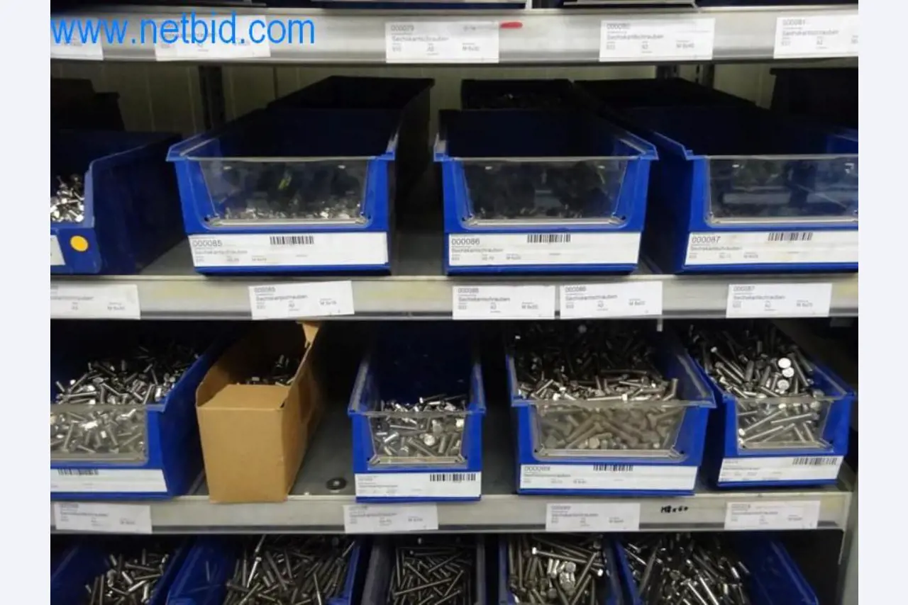 Máquinas, parque automóvel e equipamento operacional-16