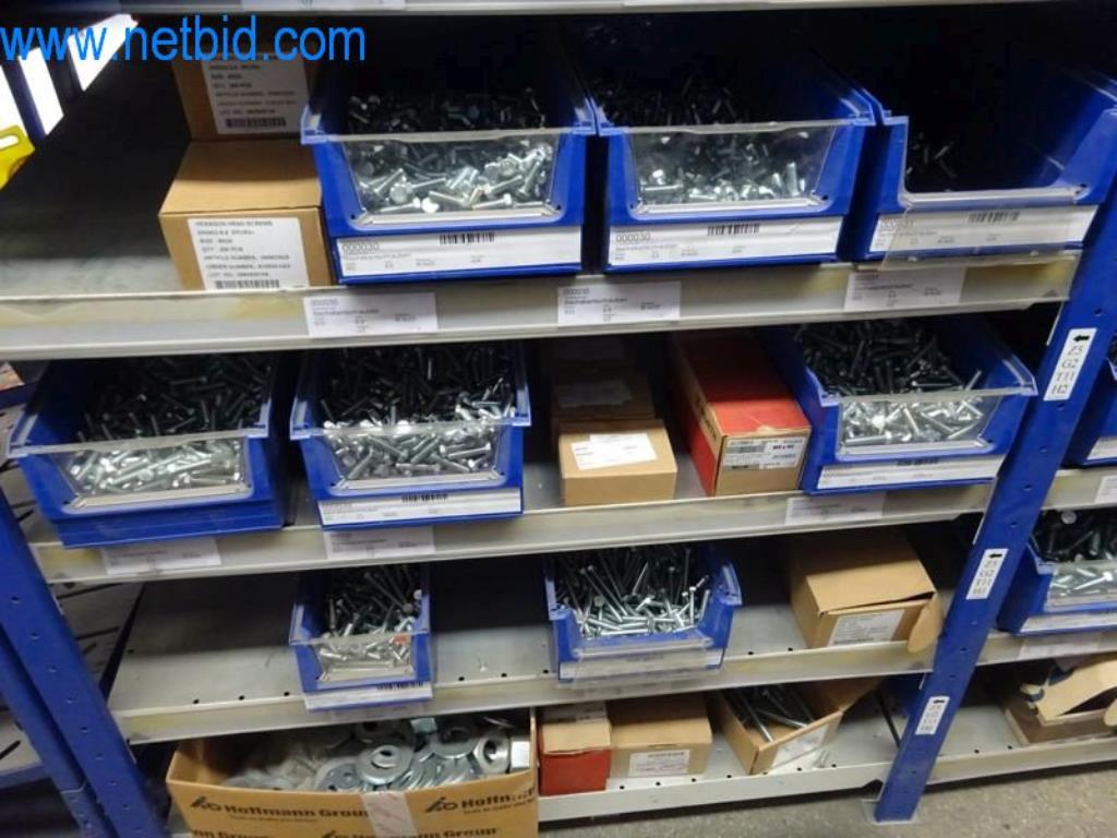 Stroje, vozový park a provozní zařízení-17