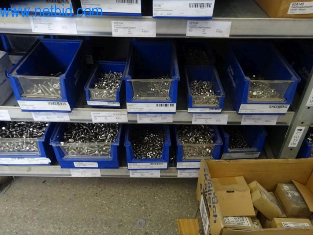 Stroje, vozový park a provozní zařízení-18