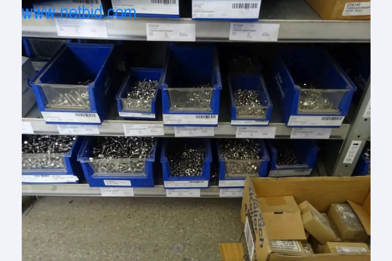 Máquinas, parque automóvel e equipamento operacional-18