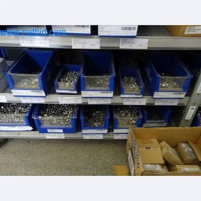 Máquinas, parque automóvel e equipamento operacional-18