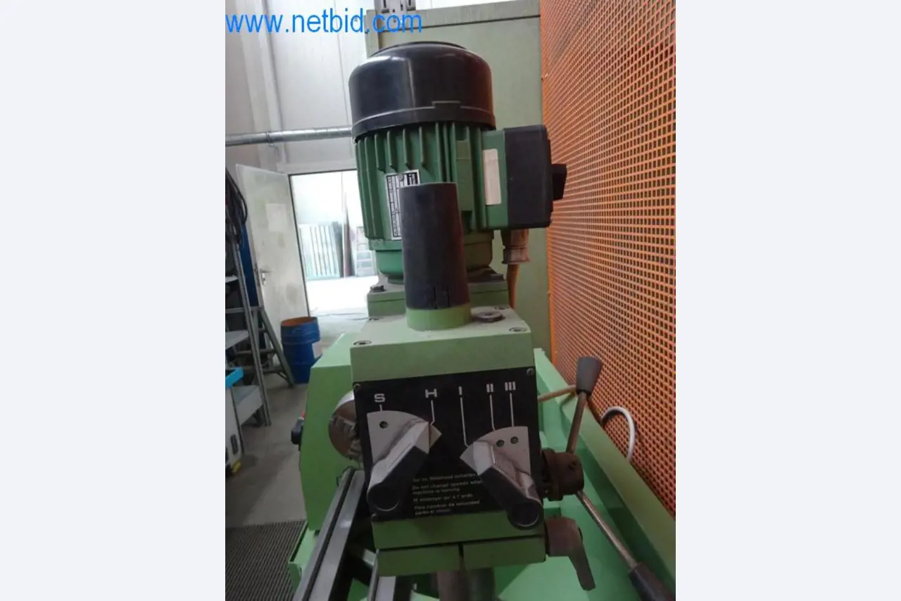 Máquinas, parque automóvel e equipamento operacional-3