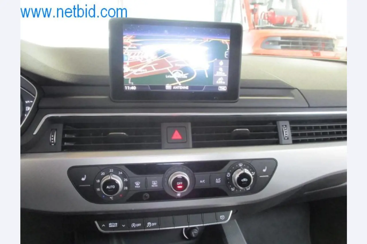 Maquinaria, parque móvil y equipos de explotación-12