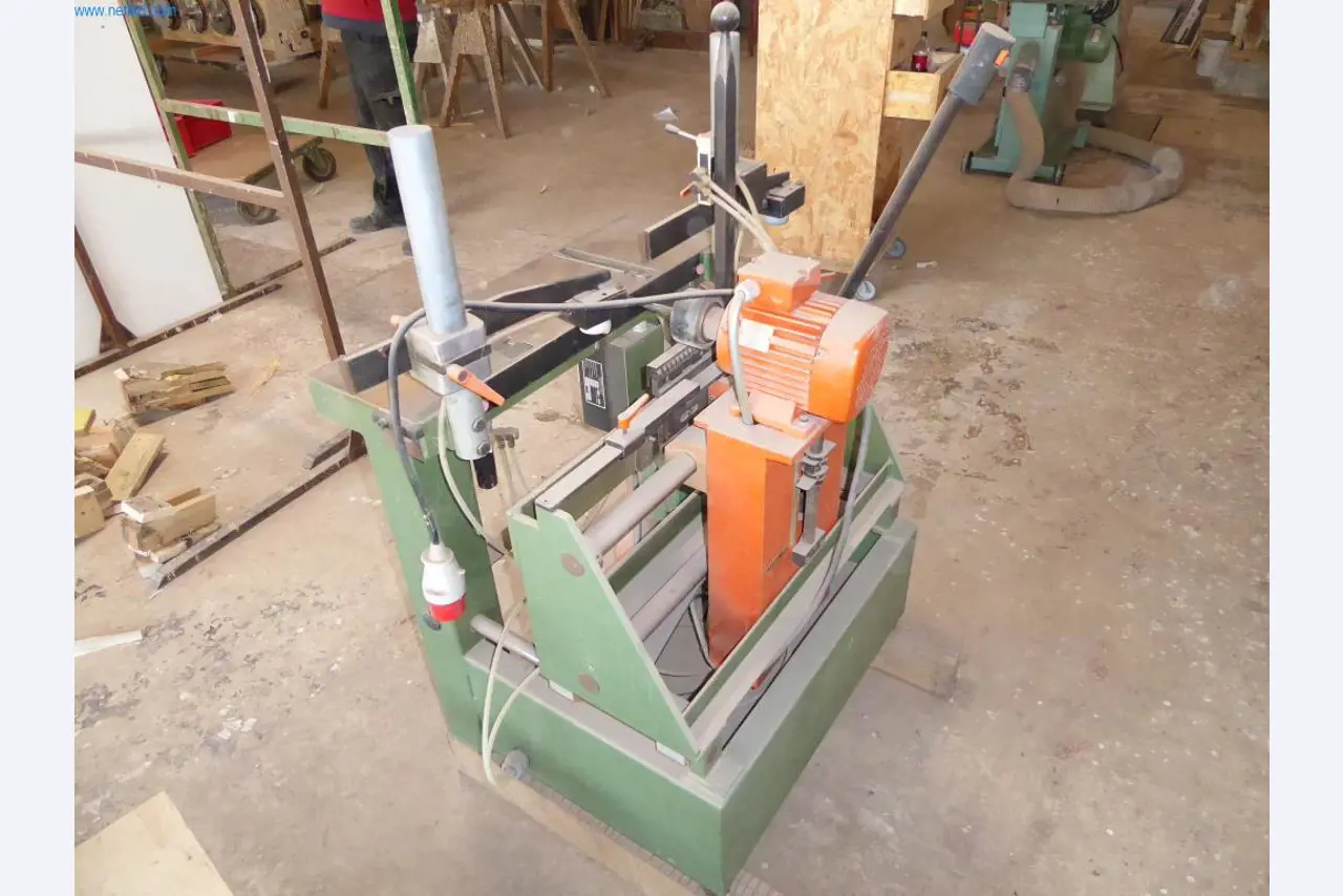 Maschinen aus dem Bereich Schreinerei und Fensterbau-2