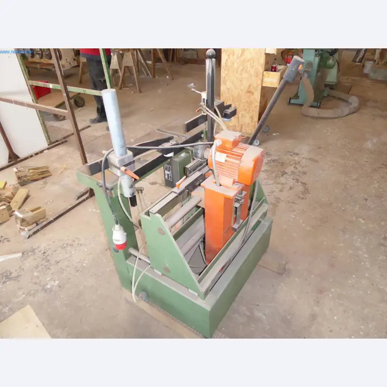 Maschinen aus dem Bereich Schreinerei und Fensterbau-2