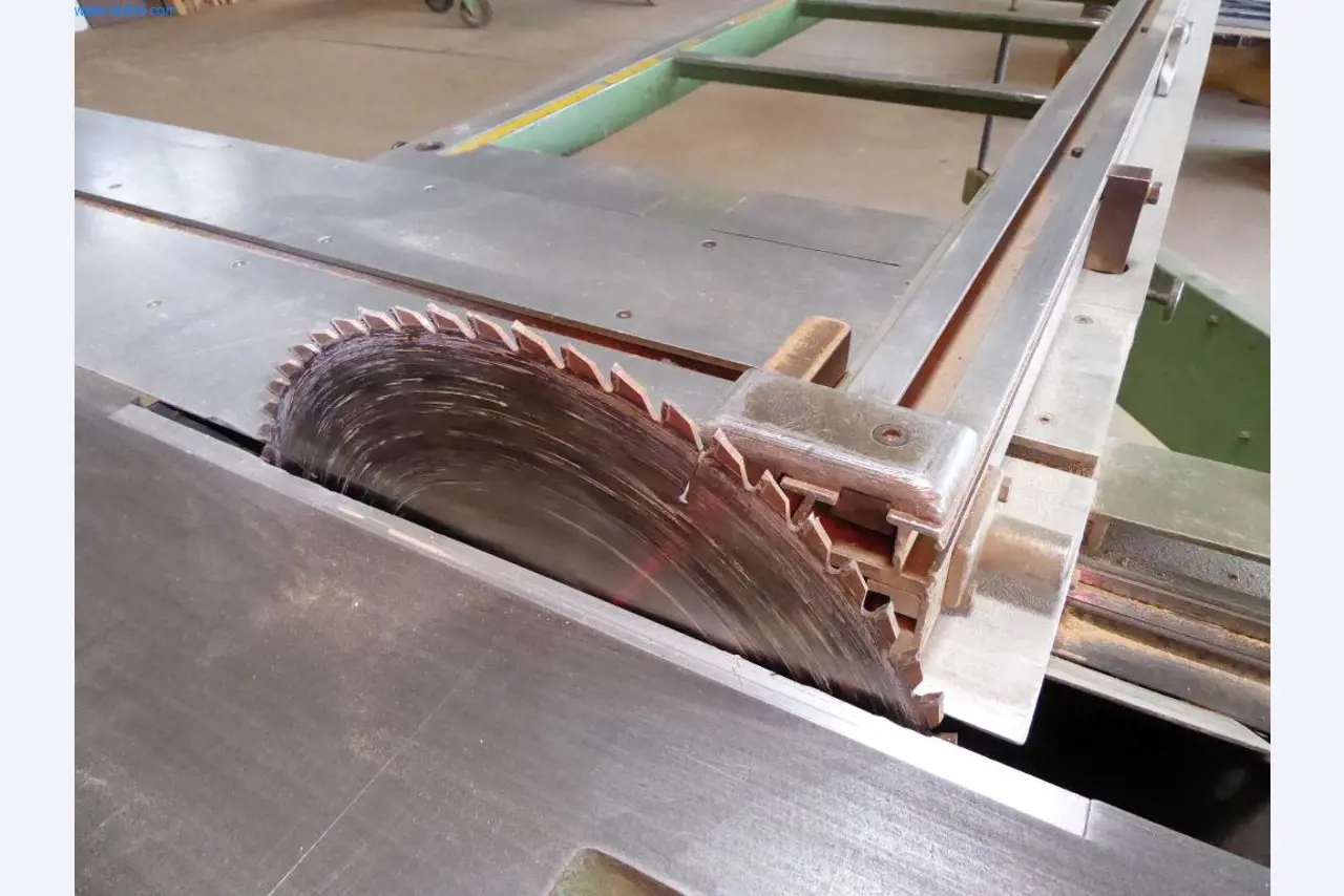 Maschinen aus dem Bereich Schreinerei und Fensterbau-3