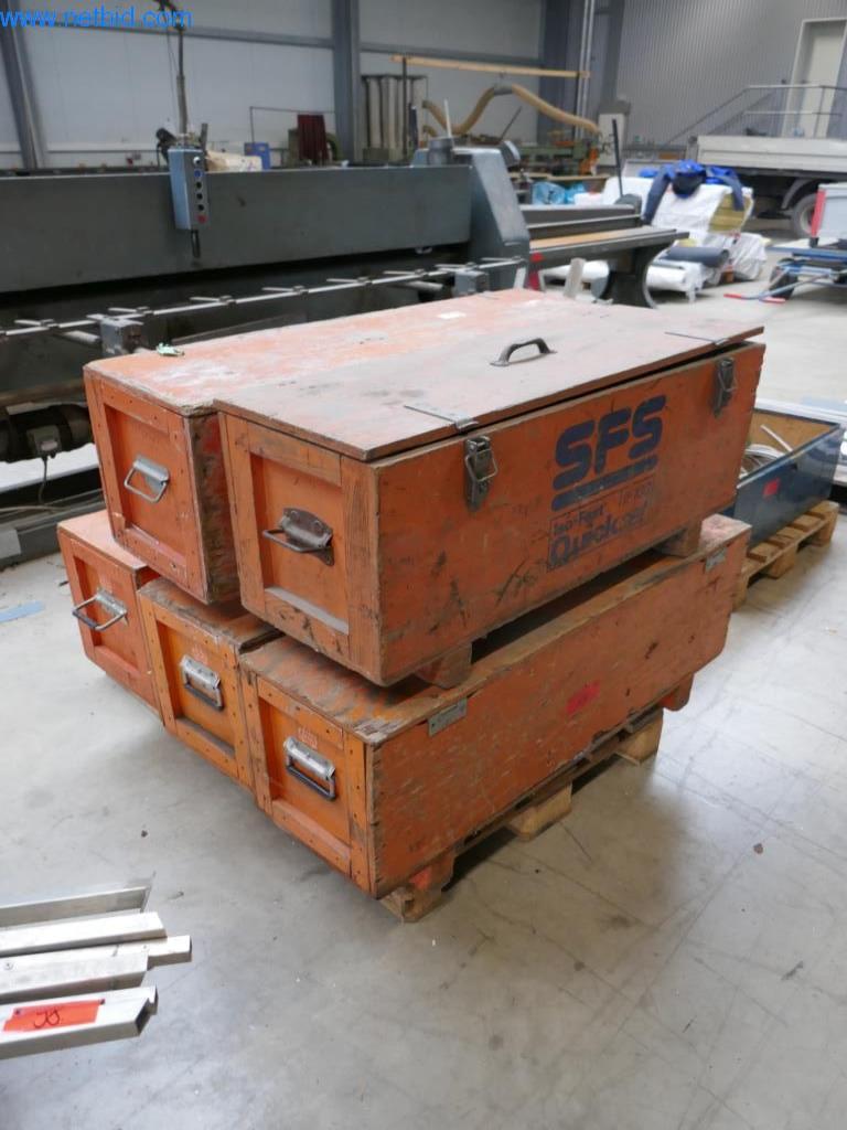 BGA, zapasy, materiały montażowe i pojazdy z działu pokryć dachowych-1