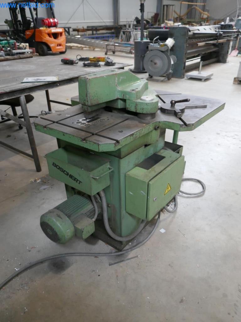 BGA, zásoby, montážní materiál a vozidla z divize střešních krytin.-4