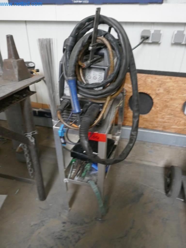 BGA, zásoby, montážní materiál a vozidla z divize střešních krytin.-1