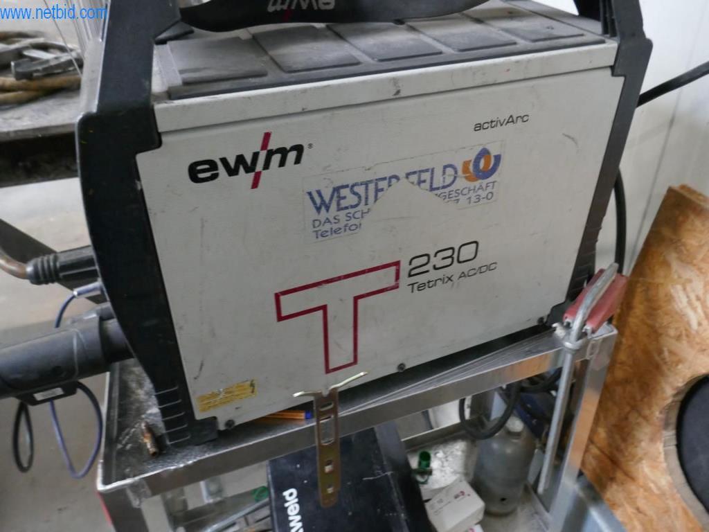 BGA, zásoby, montážní materiál a vozidla z divize střešních krytin.-3