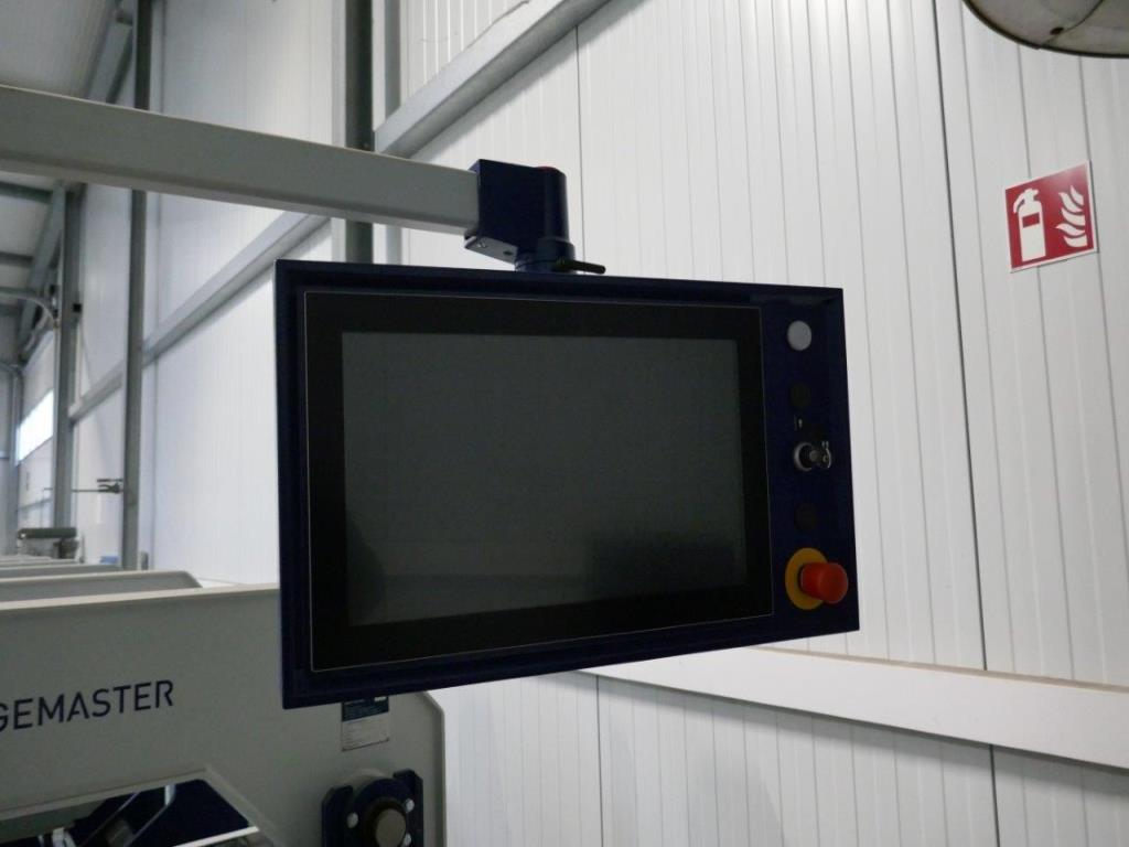 BGA, zapasy, materiały montażowe i pojazdy z działu pokryć dachowych-4