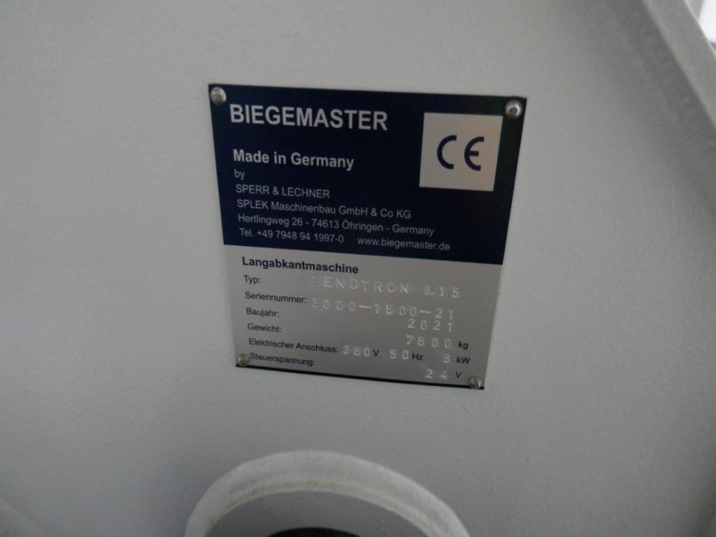 BGA, zapasy, materiały montażowe i pojazdy z działu pokryć dachowych-5