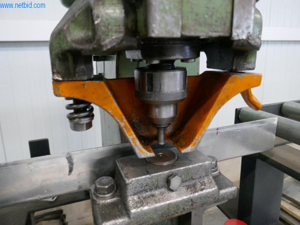 BGA, zapasy, materiały montażowe i pojazdy z działu pokryć dachowych-4