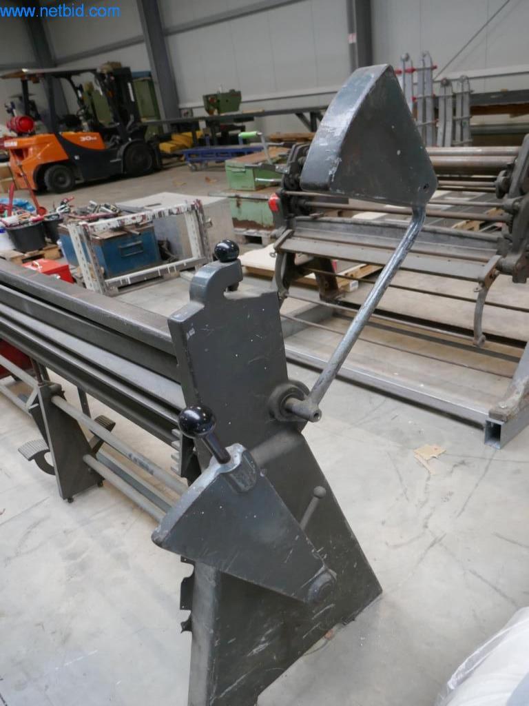 BGA, zapasy, materiały montażowe i pojazdy z działu pokryć dachowych-2