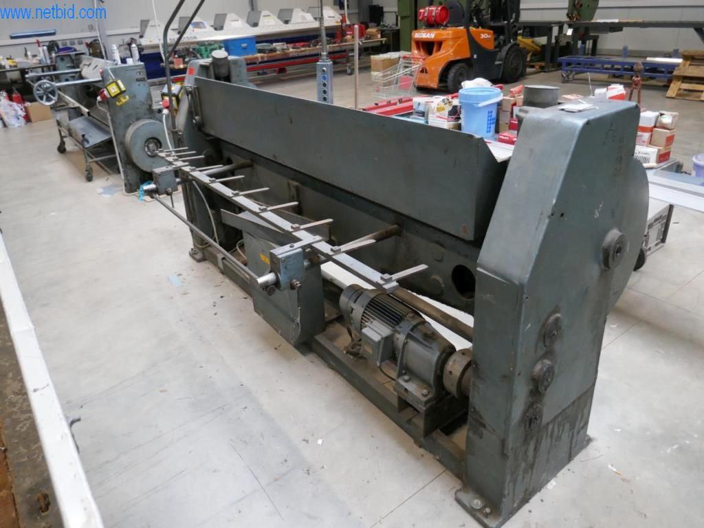 BGA, zapasy, materiały montażowe i pojazdy z działu pokryć dachowych-1