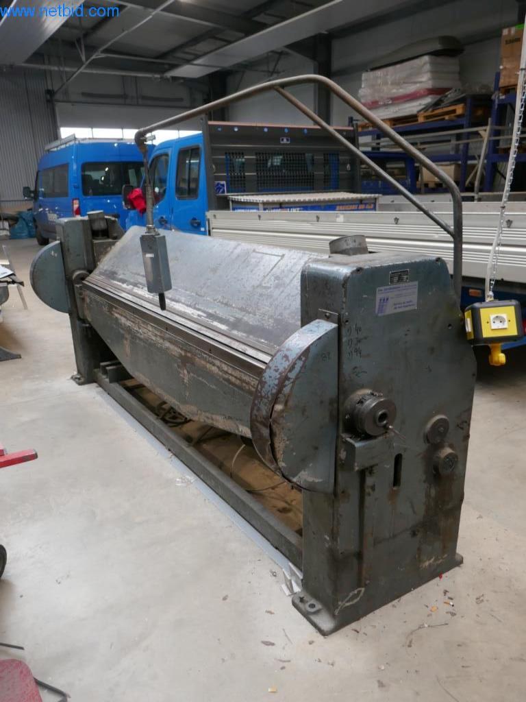 BGA, zapasy, materiały montażowe i pojazdy z działu pokryć dachowych-4