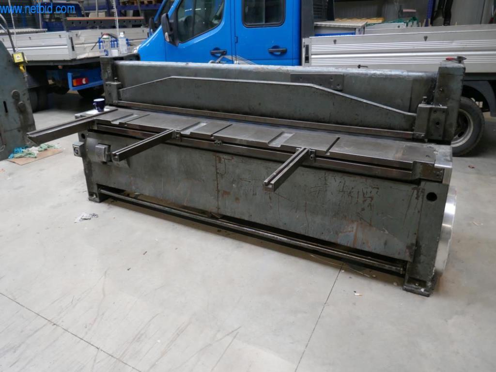 BGA, zapasy, materiały montażowe i pojazdy z działu pokryć dachowych-2