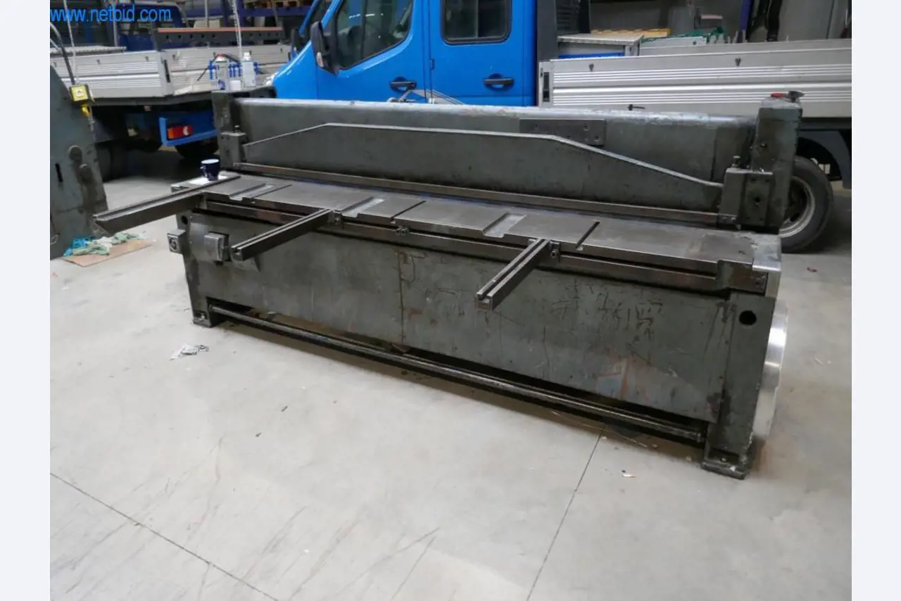 BGA, Warenvorräte, Montagematerial und Fahrzeuge aus dem Bereich Dachdeckerei-2
