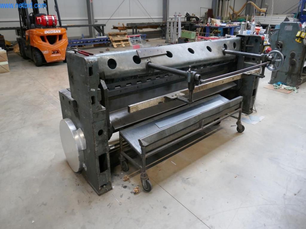 BGA, zapasy, materiały montażowe i pojazdy z działu pokryć dachowych-3