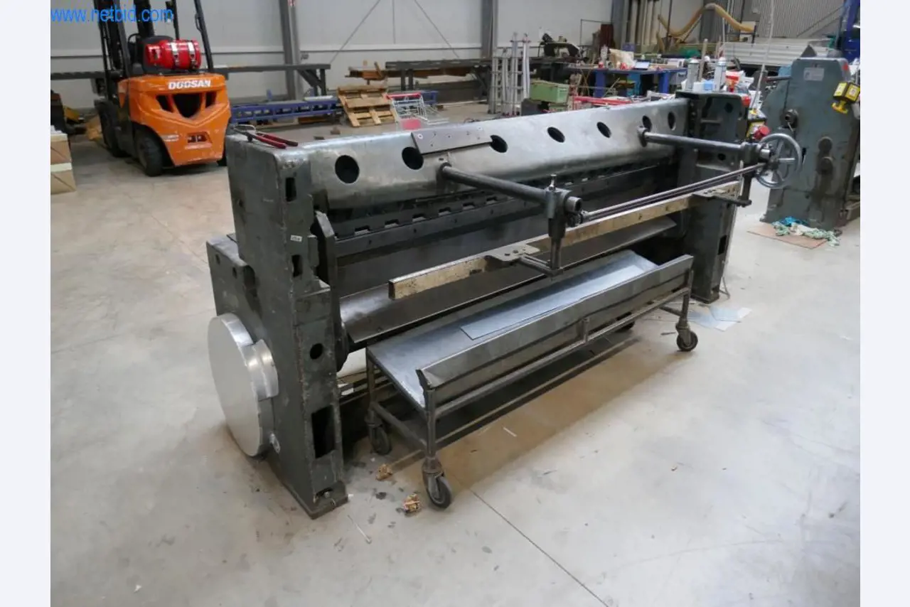 BGA, Warenvorräte, Montagematerial und Fahrzeuge aus dem Bereich Dachdeckerei-3